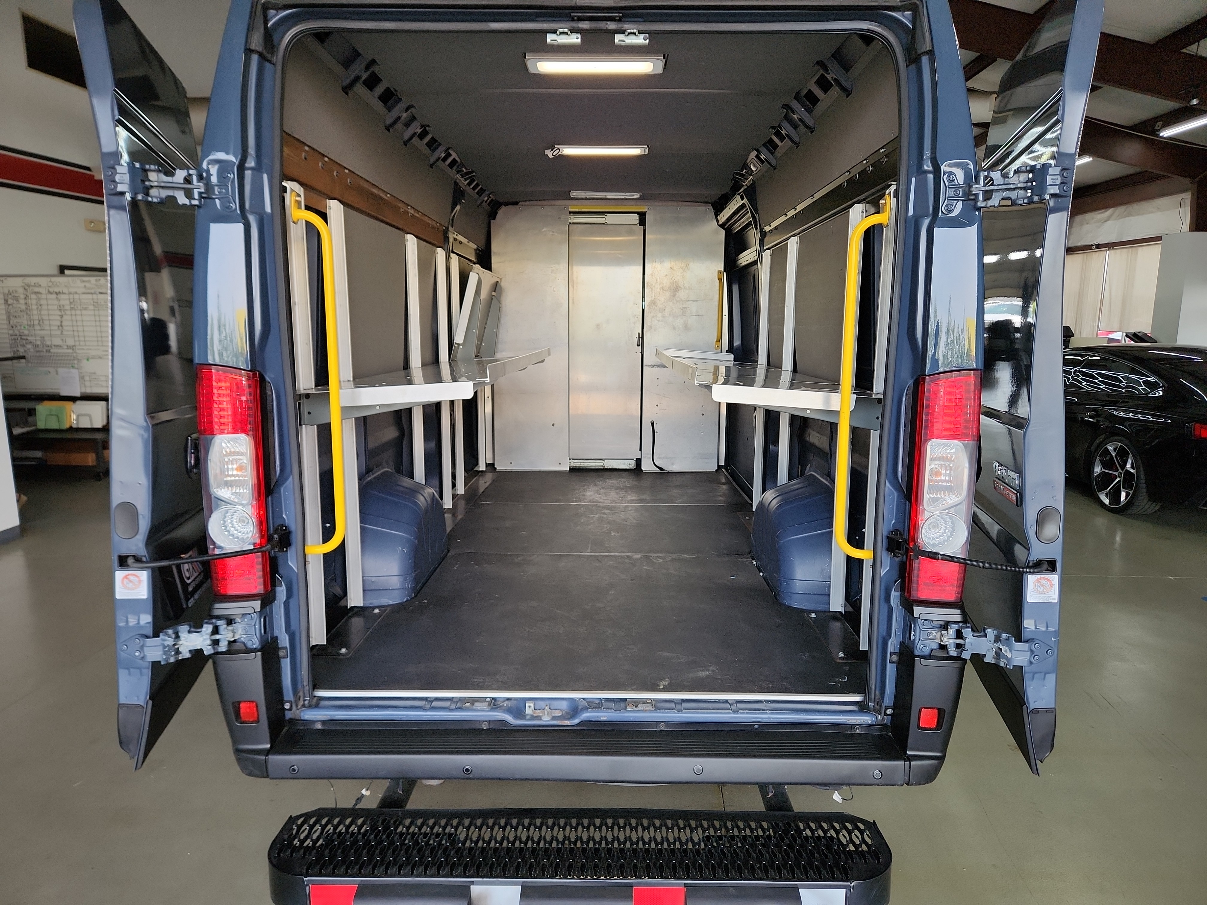 Vehicle image 14