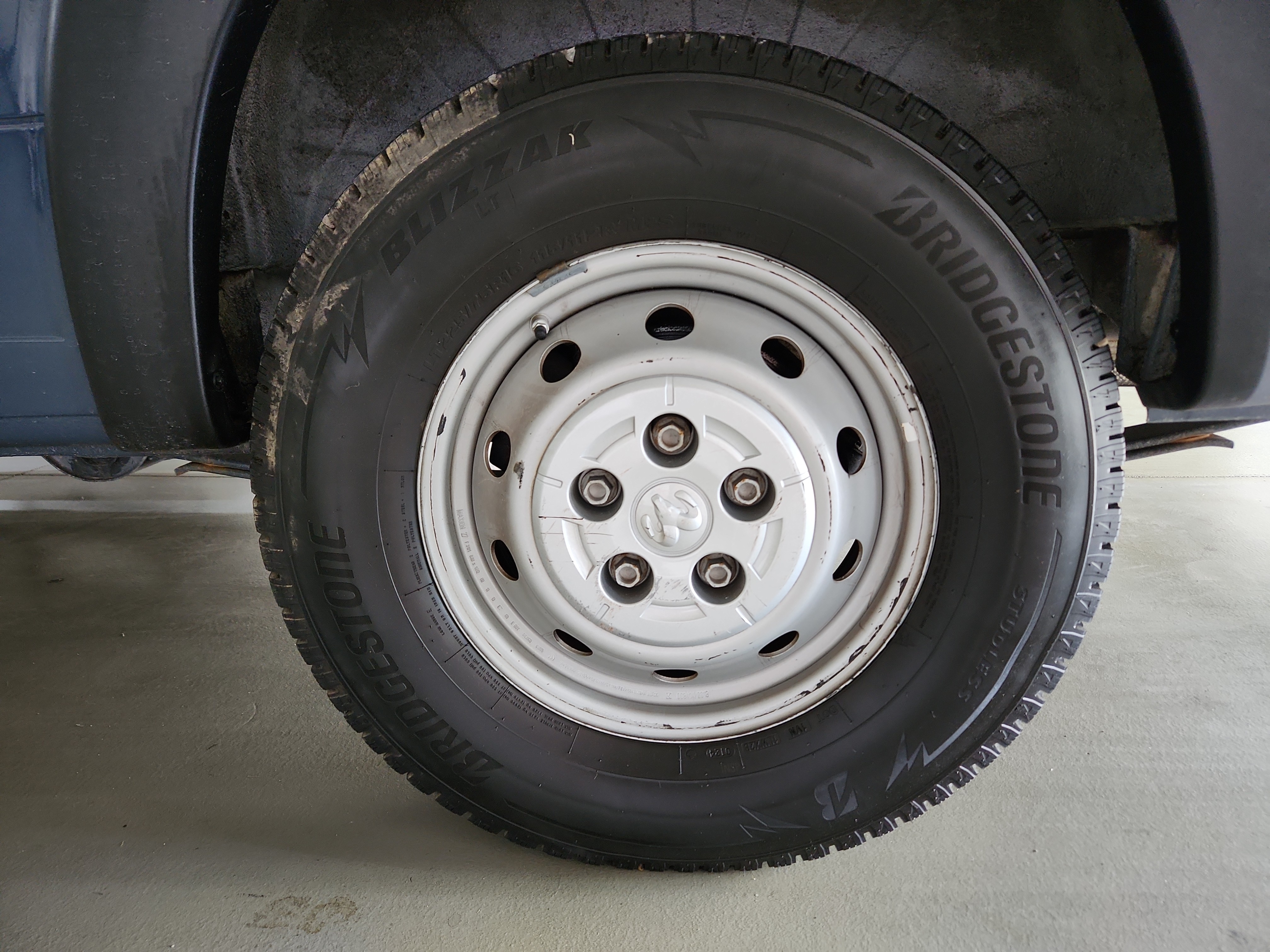 Vehicle image 15